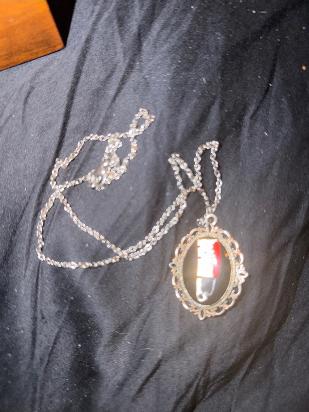 Silver-Tone Black & Red Oval Pendant Necklace - Vintage Style
